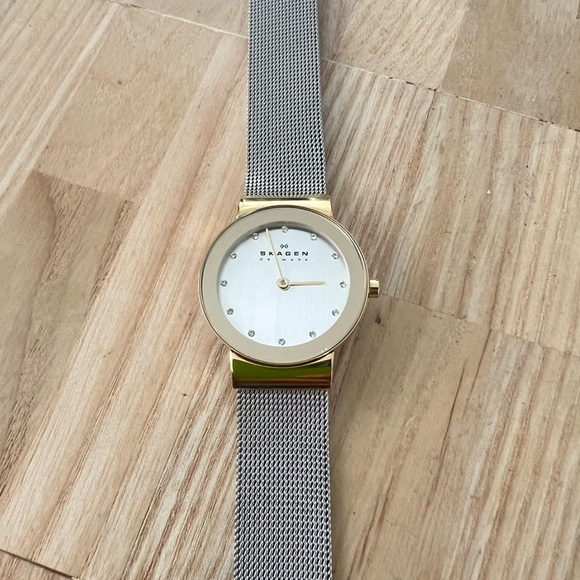 Skagen Denmark ladies two-tone metal mesh contemporary dress watch NEW BATTERY main image 6